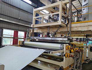 Linea de extrusión para  recubrimiento y laminado de tela no tejida