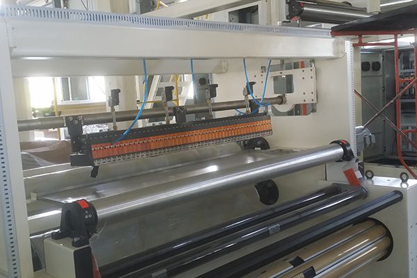 Máquina de recubrimiento y laminado con pegamento termofusible